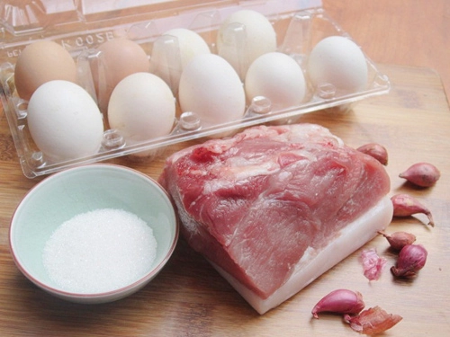 Thịt kho trứng đơn giản mà đưa cơm - 1