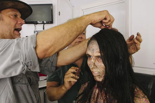 Thủ thuật hoá trang thành zombie trong phim mỹ - 12