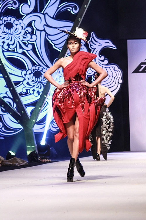 Tiến truyển lên ngôi quán quân project runway vietnam 2015 - 16