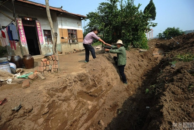 Tq đào hào sâu 15m quanh nhà vì dân không chịu giải tỏa - 4