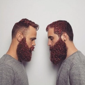 Trào lưu khó đỡ trên instagram các quý ông để râu lấp lánh - 2