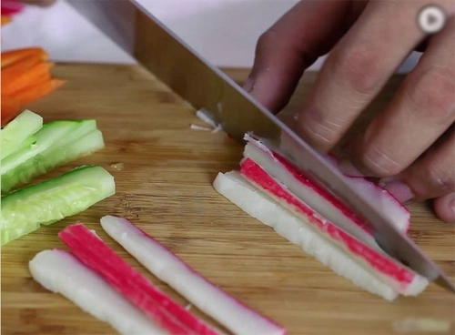Tự làm sushi cực đơn giản - 5