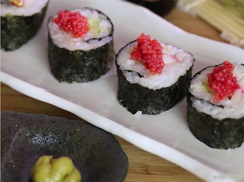 Tự làm sushi cực đơn giản - 9