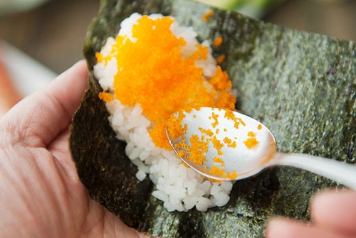 Tự làm sushi hình ốc quế thơm ngon - 7