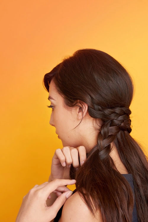 Tự tạo 3 kiểu tóc đơn giản sành điệu để đội mũ bảo hiểm - 7