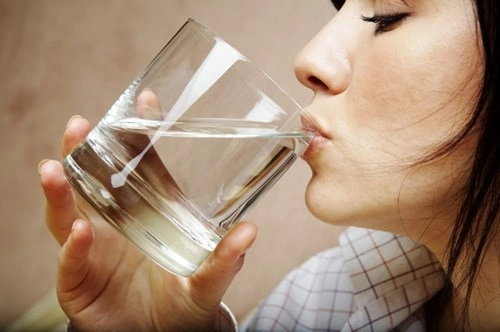 Ung thư vì uống nước đun sôi để nguội lâu ngày - 2
