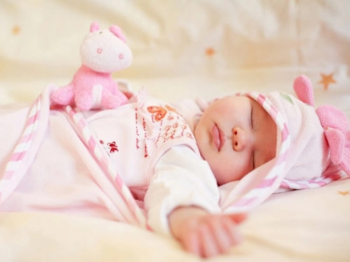 Ưu điểm và nhược điểm các tư thế ngủ của trẻ sơ sinh - 1