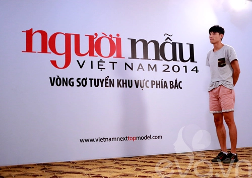 Vntm 2014 thí sinh nam bất ngờ cầu hôn giám khảo - 8