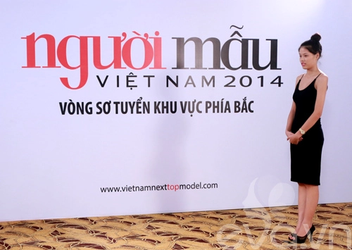 Vntm 2014 thí sinh nam bất ngờ cầu hôn giám khảo - 13