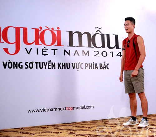 Vntm 2014 thí sinh nam bất ngờ cầu hôn giám khảo - 1