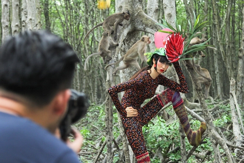Vntm2015 tập 5 top 11 hóa người rừng tạo dáng với khỉ - 2
