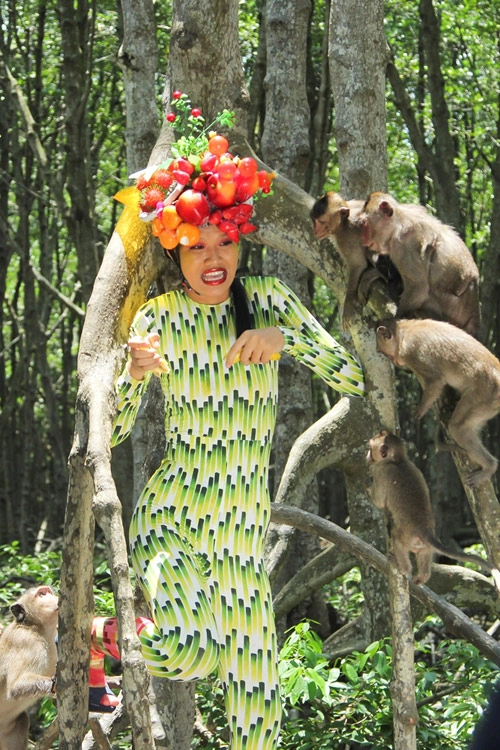 Vntm2015 tập 5 top 11 hóa người rừng tạo dáng với khỉ - 5