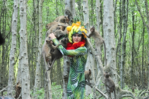 Vntm2015 tập 5 top 11 hóa người rừng tạo dáng với khỉ - 6
