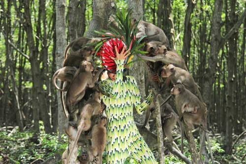 Vntm2015 tập 5 top 11 hóa người rừng tạo dáng với khỉ - 8