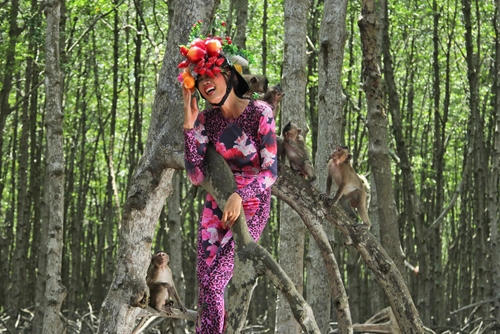 Vntm2015 tập 5 top 11 hóa người rừng tạo dáng với khỉ - 9