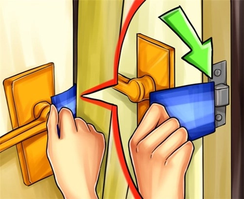 Bạn có thể dùng cách này để mở cửa phòng nếu lỡ quên chìa khóa - 2