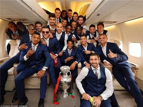 Bồ đào nha hoành tráng đón người hùng chiến thắng euro 2016 trở về - 1