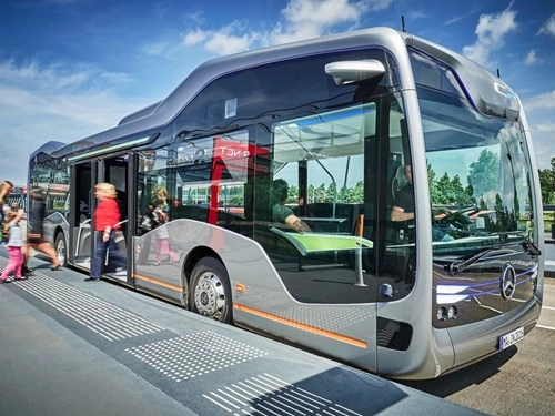 Choáng ngợp trước vẻ đẹp của chiếc xe bus tương lai của mercedes - 2
