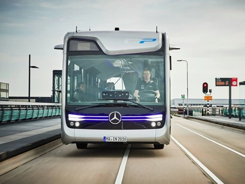 Choáng ngợp trước vẻ đẹp của chiếc xe bus tương lai của mercedes - 3