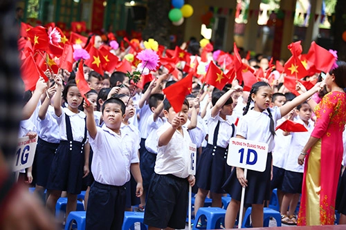 Con trai xuân băc đang yêu ngay khai trương - 10