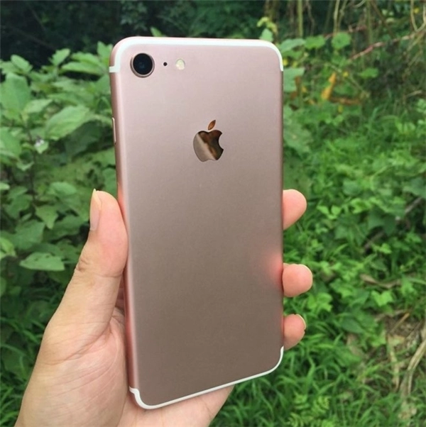 Iphone 7 vàng hồng dành cho các cô nàng sành điệu đã lộ diện - 2