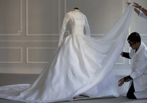 Sốc vì váy cưới của angela baby có giá hơn 900 tỷ đồng - 9