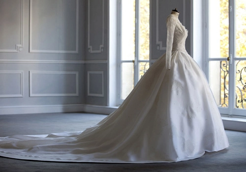 Sốc vì váy cưới của angela baby có giá hơn 900 tỷ đồng - 11