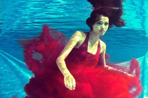 Thí sinh next top model hoảng loạn tinh thần khi chụp ảnh dưới nước - 8