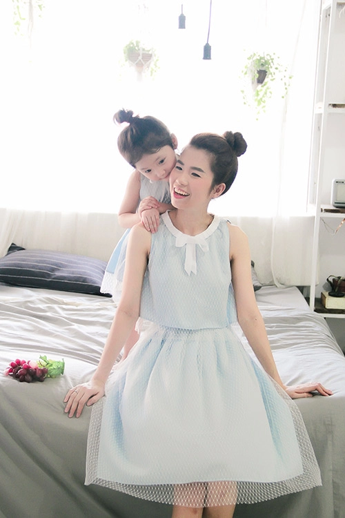 10 mẫu váy đôi ngọt ngào cho mẹ diện chung với con gái - 6