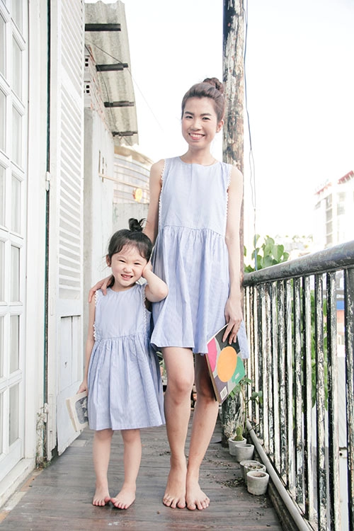 10 mẫu váy đôi ngọt ngào cho mẹ diện chung với con gái - 9