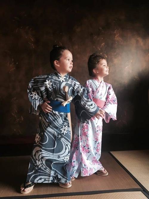 2 bé tôm - tép nhà hồng nhung dễ thương khi mặc kimono - 2