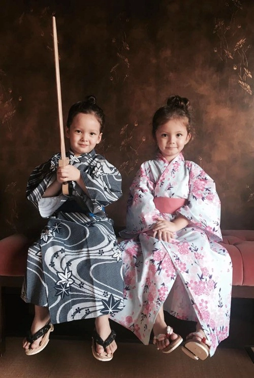 2 bé tôm - tép nhà hồng nhung dễ thương khi mặc kimono - 3