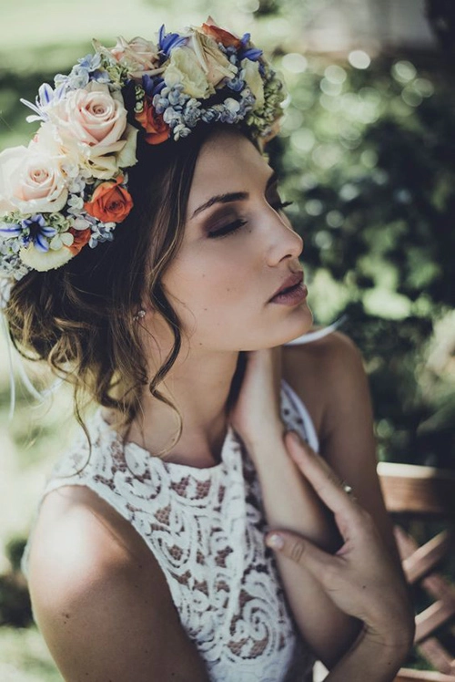 20 mẫu tóc cưới lãng mạn bắt nguồn xúc cảm từ hoa - 4