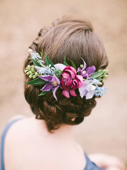 20 mẫu tóc cưới lãng mạn bắt nguồn xúc cảm từ hoa - 8