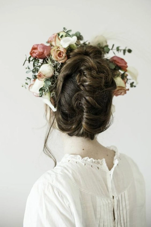 20 mẫu tóc cưới lãng mạn bắt nguồn xúc cảm từ hoa - 9