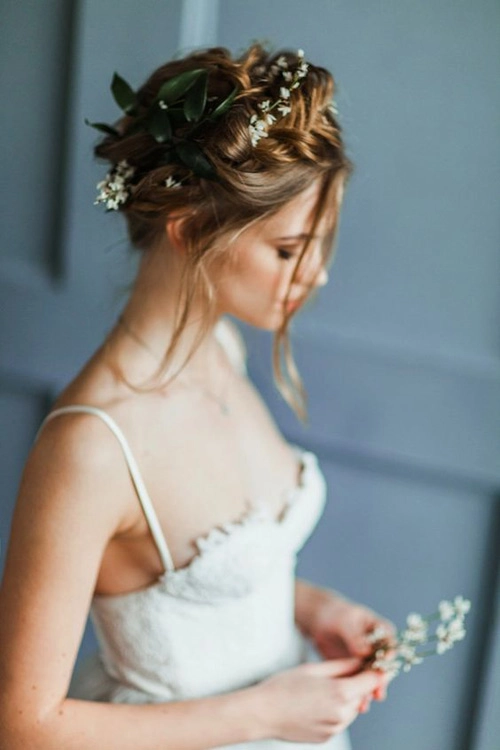 20 mẫu tóc cưới lãng mạn bắt nguồn xúc cảm từ hoa - 12