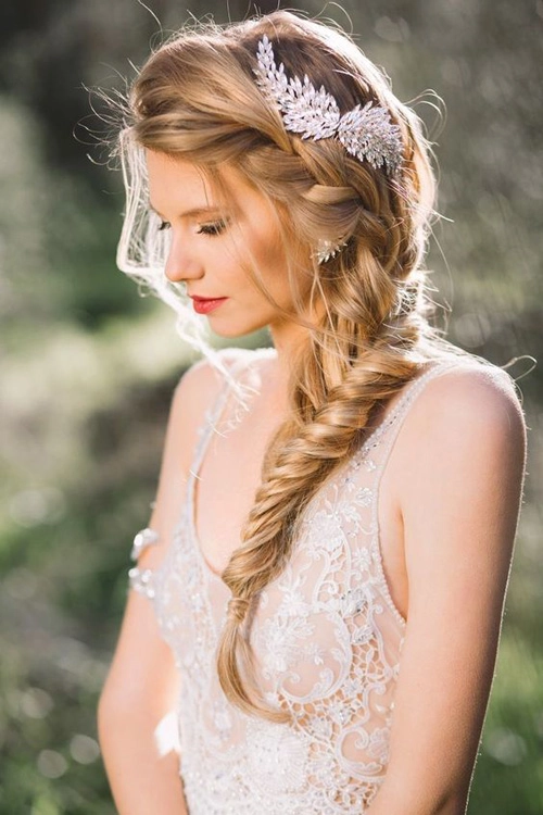 20 mẫu tóc cưới lãng mạn bắt nguồn xúc cảm từ hoa - 15