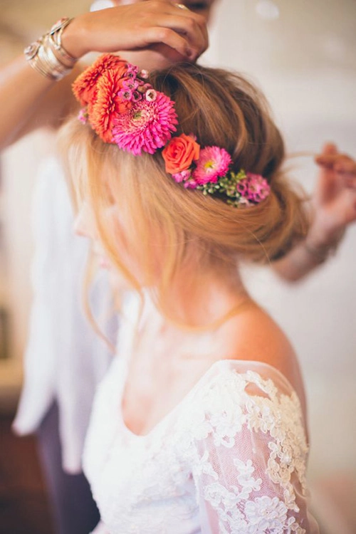 20 mẫu tóc cưới lãng mạn bắt nguồn xúc cảm từ hoa - 16