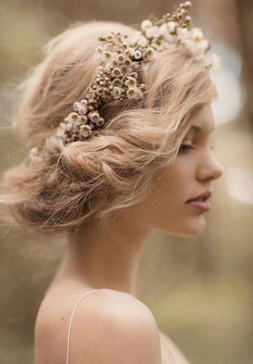 20 mẫu tóc cưới lãng mạn bắt nguồn xúc cảm từ hoa - 18