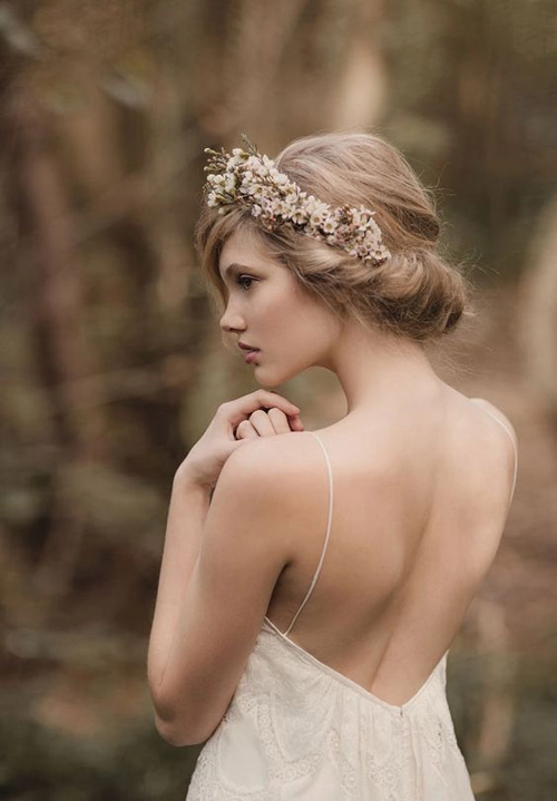 20 mẫu tóc cưới lãng mạn bắt nguồn xúc cảm từ hoa - 19