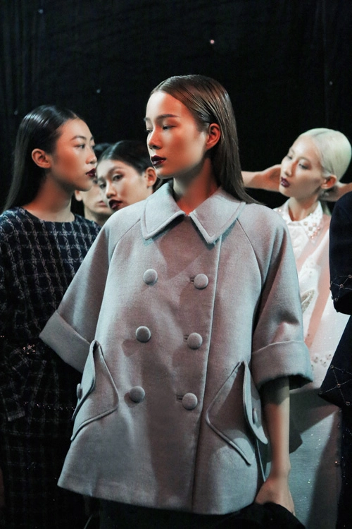 4 xu hướng làm đẹp đáng chú ý từ vietnam designer fashion week - 11