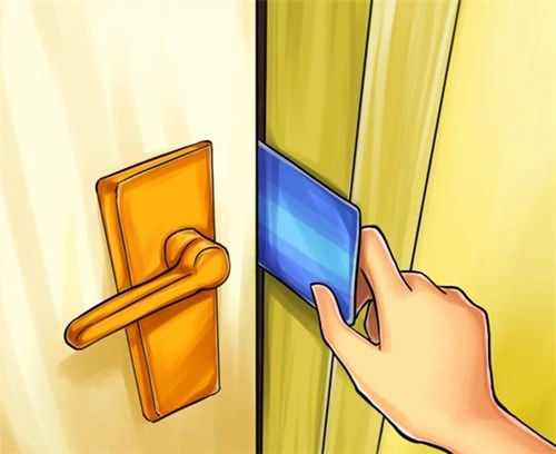 Bạn có thể dùng cách này để mở cửa phòng nếu lỡ quên chìa khóa - 1