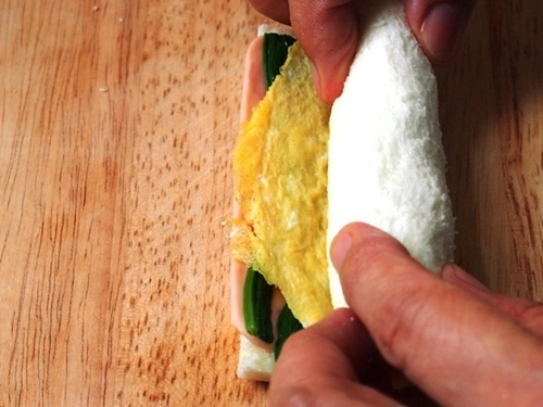 Bánh mì sandwich cuộn trứng nhanh gọn - 8