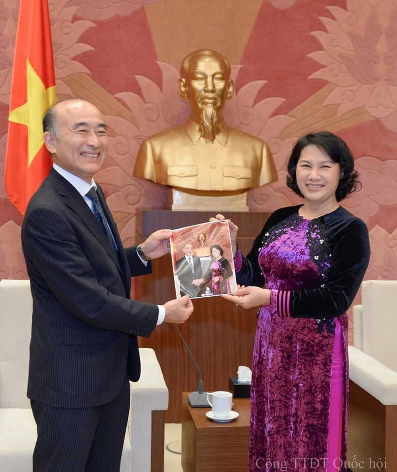 Bst áo dài đẹp mắt của chủ tịch qh nguyễn thị kim ngân - 11