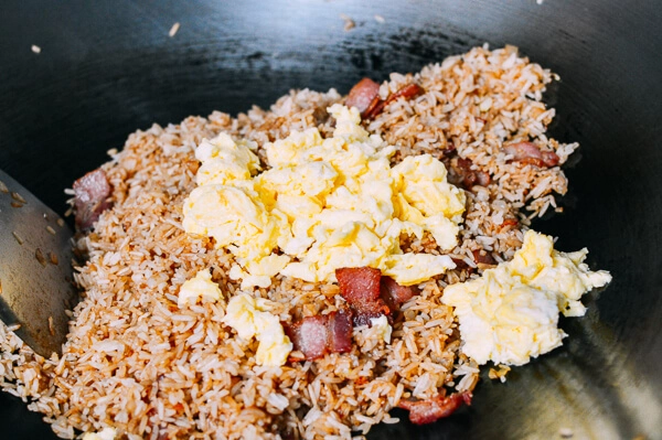 Bữa sáng ấm bụng với cơm rang trứng và thịt muối - 8
