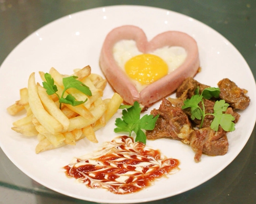 Bữa sáng lãng mạn với trái tim trứng cho valentine - 7
