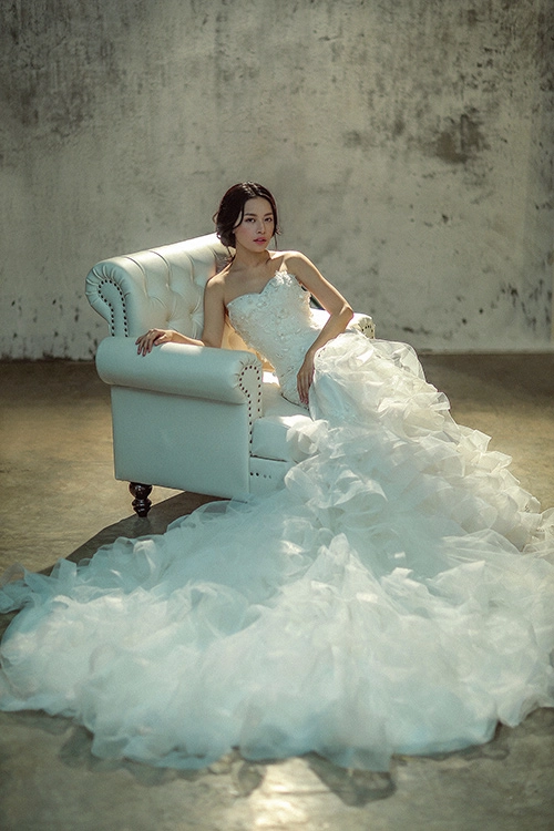 Chi pu làm cô dâu thiên thần với váy cưới ren trắng - 12