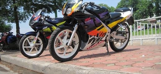 Chiêm ngưỡng siêu phẩm honda nsr rr mạnh mẽ giữa đường phố - 2