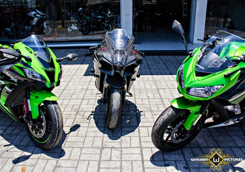 Dàn mỹ nhân xinh đẹp đọ dáng cùng các mẫu xe mô tô 1000 cc mới của kawasaki - 18