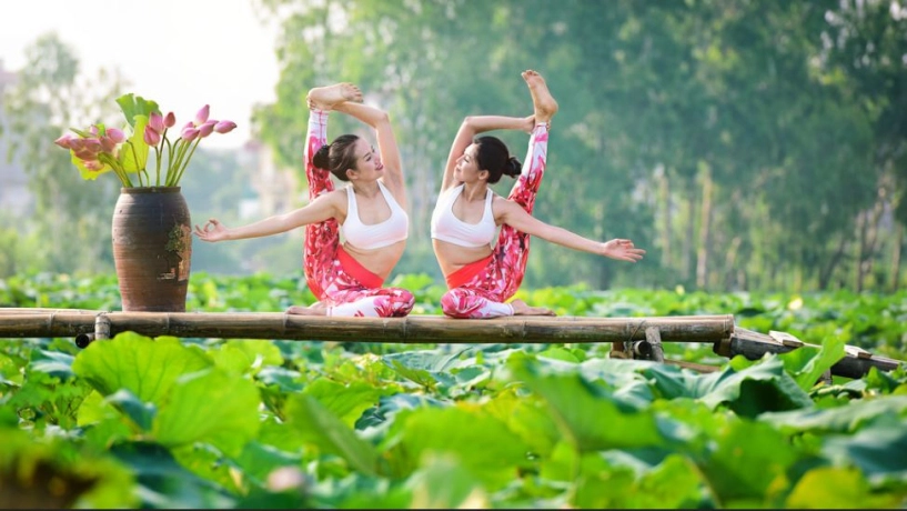 Đôi bạn thân 36 tuổi hà nội khoe thân hình tuyệt đẹp nhờ yoga - 2